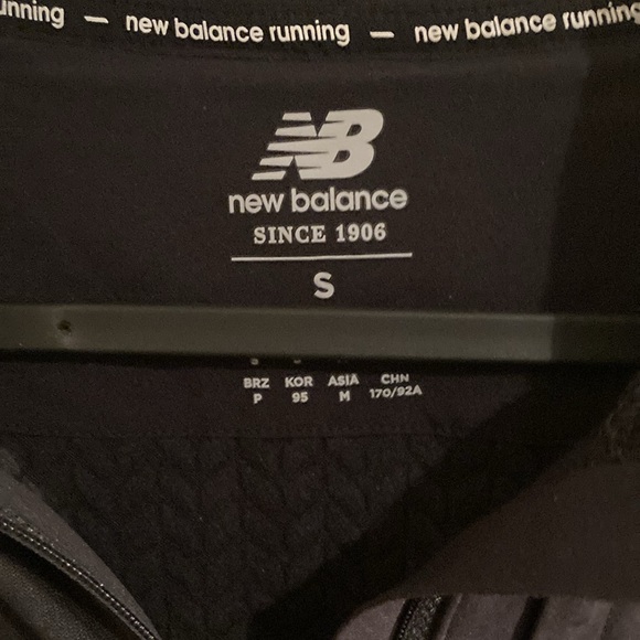New Balance men’s running light pullover jacket. - Picture 3 of 3